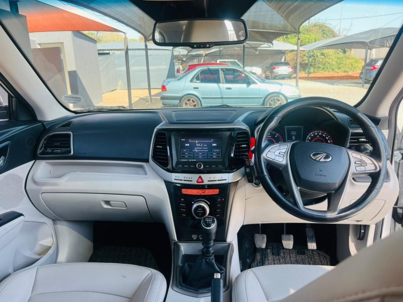 2019 MAHINDRA XUV300 1.5D (W8)